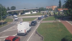 Křižovatka ulic Velká Dlážka a Polní