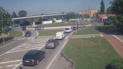Křižovatka ulic Velká Dlážka a Polní