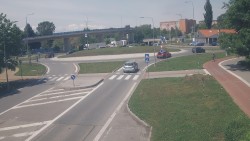 Křižovatka ulic Velká Dlážka a Polní