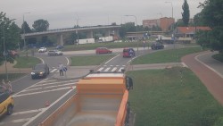 Křižovatka ulic Velká Dlážka a Polní