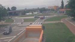 Křižovatka ulic Velká Dlážka a Polní