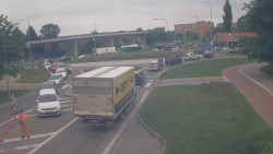 Křižovatka ulic Velká Dlážka a Polní