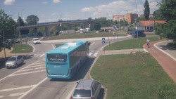 Křižovatka ulic Velká Dlážka a Polní
