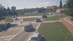 Křižovatka ulic Velká Dlážka a Polní