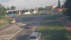 Křižovatka ulic Velká Dlážka a Polní