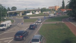 Křižovatka ulic Velká Dlážka a Polní