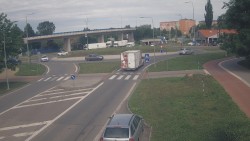 Křižovatka ulic Velká Dlážka a Polní