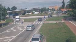 Křižovatka ulic Velká Dlážka a Polní