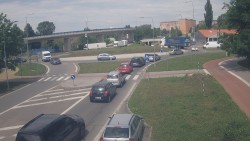Křižovatka ulic Velká Dlážka a Polní