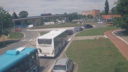 Křižovatka ulic Velká Dlážka a Polní