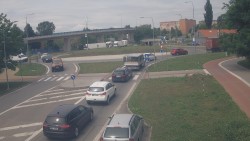 Křižovatka ulic Velká Dlážka a Polní