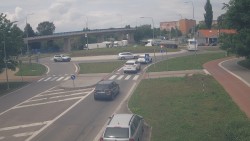 Křižovatka ulic Velká Dlážka a Polní