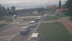 Křižovatka ulic Velká Dlážka a Polní