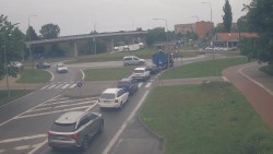 Křižovatka ulic Velká Dlážka a Polní