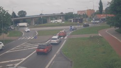 Křižovatka ulic Velká Dlážka a Polní