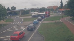 Křižovatka ulic Velká Dlážka a Polní