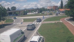 Křižovatka ulic Velká Dlážka a Polní