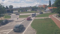 Křižovatka ulic Velká Dlážka a Polní