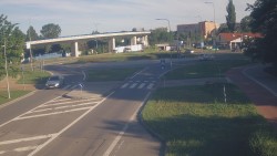 Křižovatka ulic Velká Dlážka a Polní