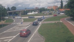Křižovatka ulic Velká Dlážka a Polní