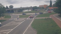 Křižovatka ulic Velká Dlážka a Polní