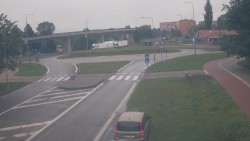 Křižovatka ulic Velká Dlážka a Polní