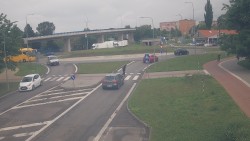 Křižovatka ulic Velká Dlážka a Polní