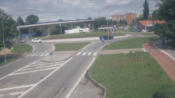 Křižovatka ulic Velká Dlážka a Polní