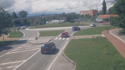Křižovatka ulic Velká Dlážka a Polní
