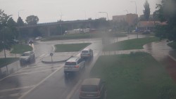 Křižovatka ulic Velká Dlážka a Polní