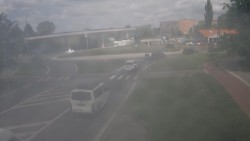 Křižovatka ulic Velká Dlážka a Polní