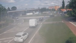 Křižovatka ulic Velká Dlážka a Polní