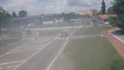 Křižovatka ulic Velká Dlážka a Polní