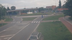Křižovatka ulic Velká Dlážka a Polní