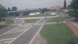 Křižovatka ulic Velká Dlážka a Polní