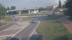 Křižovatka ulic Velká Dlážka a Polní