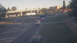 Křižovatka ulic Velká Dlážka a Polní
