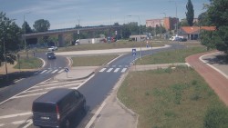 Křižovatka ulic Velká Dlážka a Polní