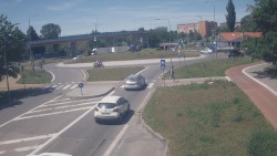 Křižovatka ulic Velká Dlážka a Polní