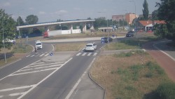 Křižovatka ulic Velká Dlážka a Polní