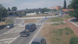 Křižovatka ulic Velká Dlážka a Polní
