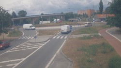 Křižovatka ulic Velká Dlážka a Polní