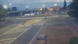 Křižovatka ulic Velká Dlážka a Polní