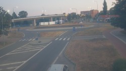 Křižovatka ulic Velká Dlážka a Polní