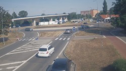 Křižovatka ulic Velká Dlážka a Polní