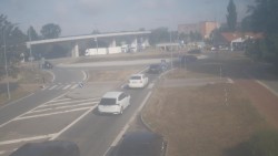 Křižovatka ulic Velká Dlážka a Polní