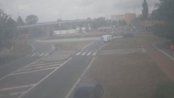 Křižovatka ulic Velká Dlážka a Polní