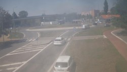 Křižovatka ulic Velká Dlážka a Polní