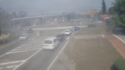Křižovatka ulic Velká Dlážka a Polní