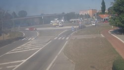 Křižovatka ulic Velká Dlážka a Polní